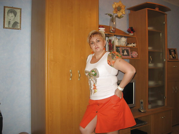 Russians Femme Mûre Avec Des Jambes Sexy! #20270153