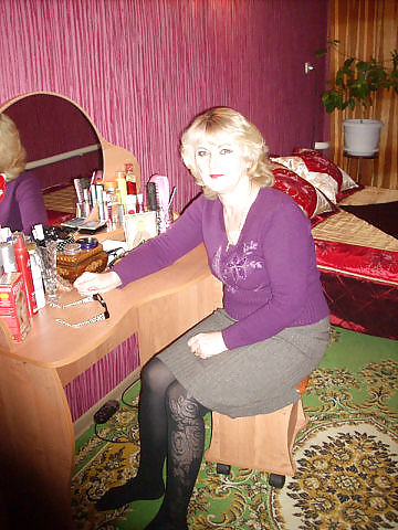 ロシアの成熟した女性がセクシーな脚で登場
 #20270179
