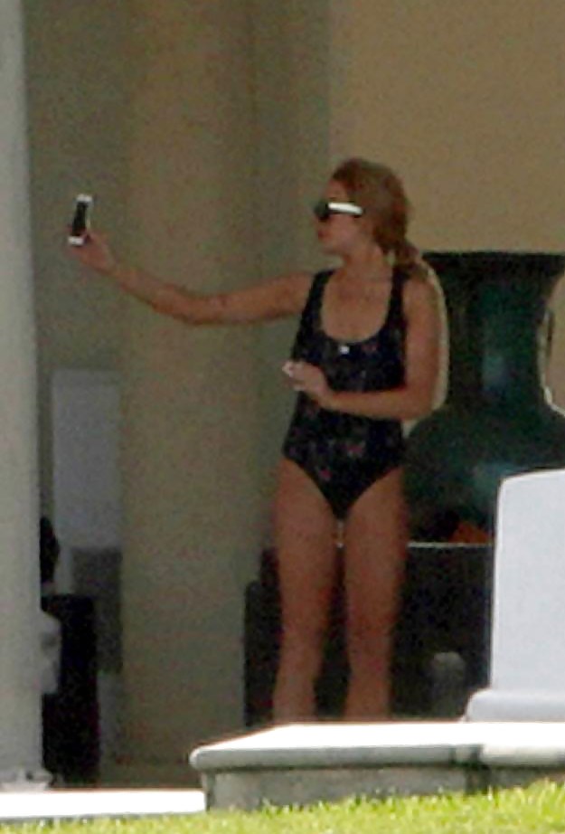 Lindsay Lohan ... Bikini In Miami #22297770