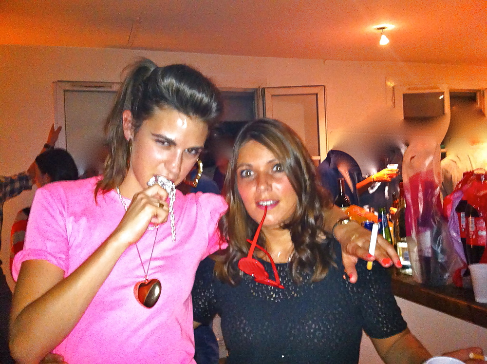 Putes dans un un new albums
 #10110098