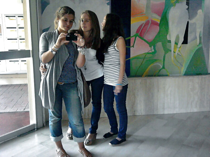 Putes dans un un new albums
 #10110142