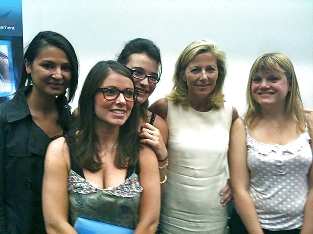 Putes dans un un new albums
 #10110146