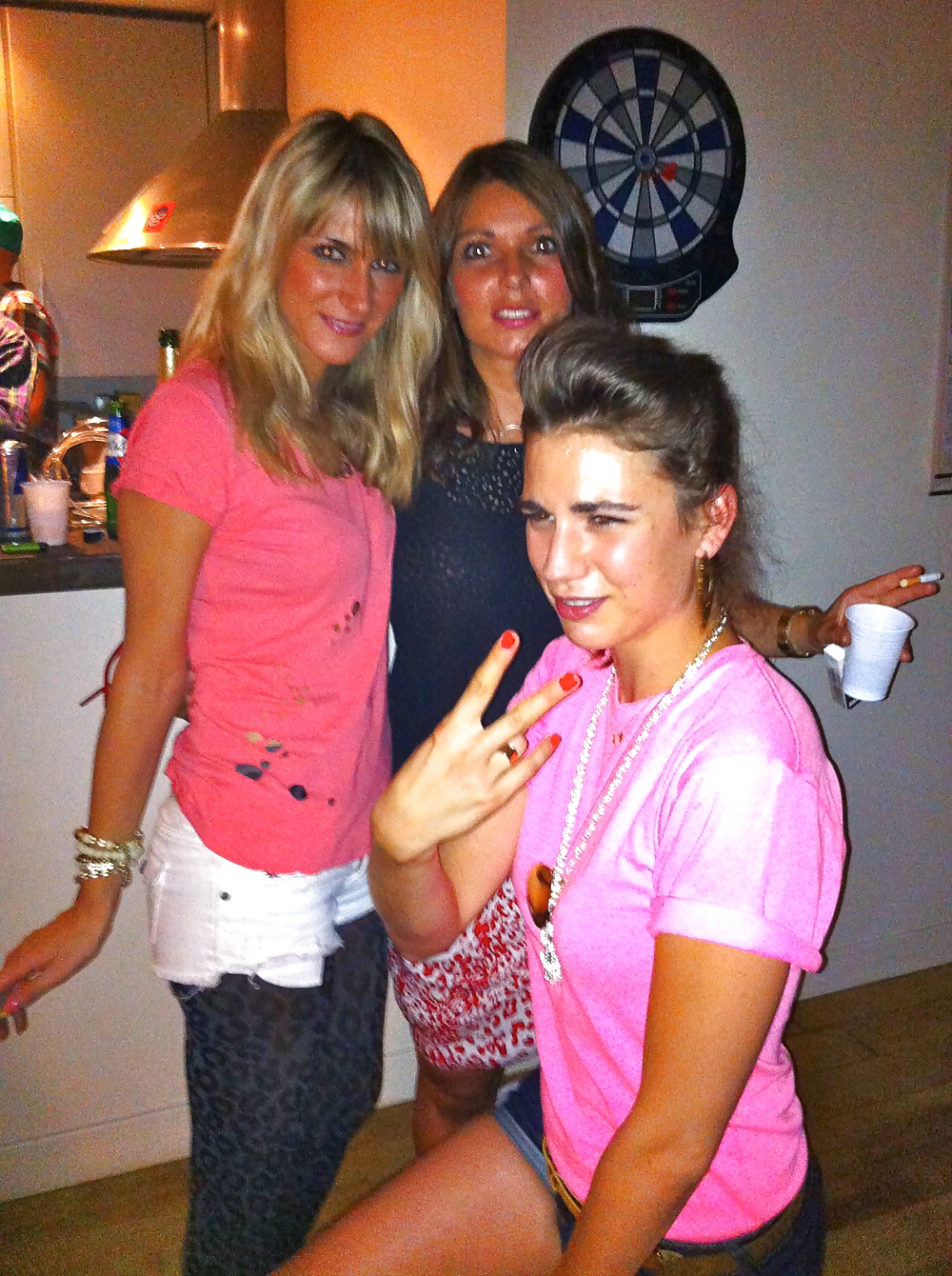 Putes dans un un new albums
 #10110177