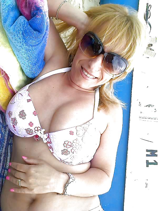Mütter In Bikinis #15911347