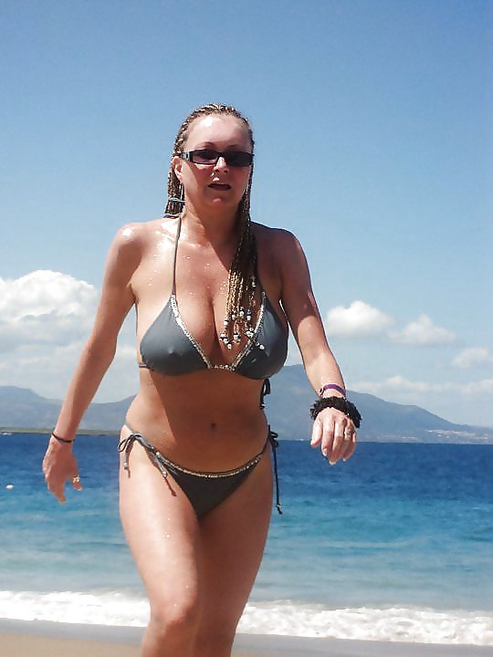 Mütter In Bikinis #15911376