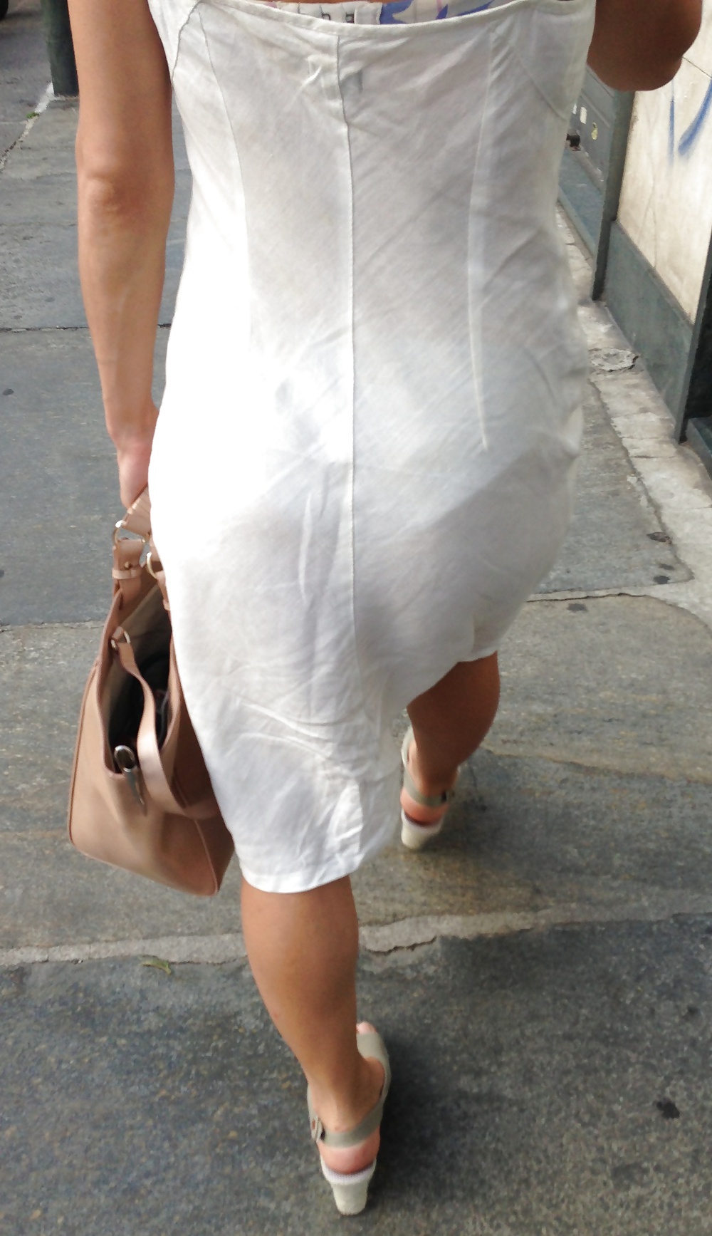 La mia nuova zoccolina a spasso
 #19922368