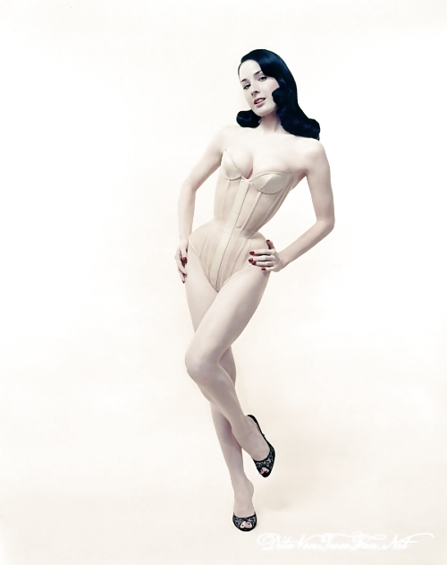 Burleque's Queens #8348181