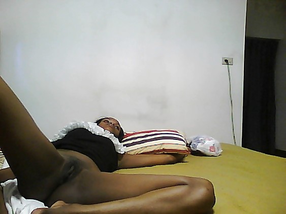 私のベッドにいる可愛い黒人女性
 #302899
