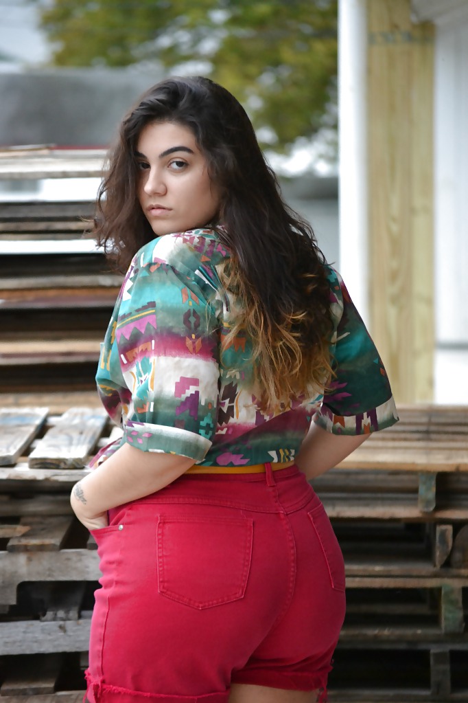 ナディアブルホズン10（Nadiaaboulhosn10
 #21390005