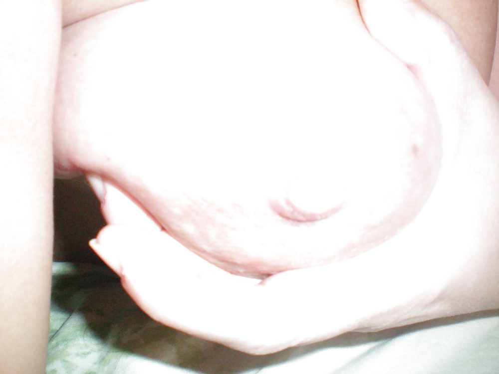 Ma chatte, mes fesses mes gros seins hummm