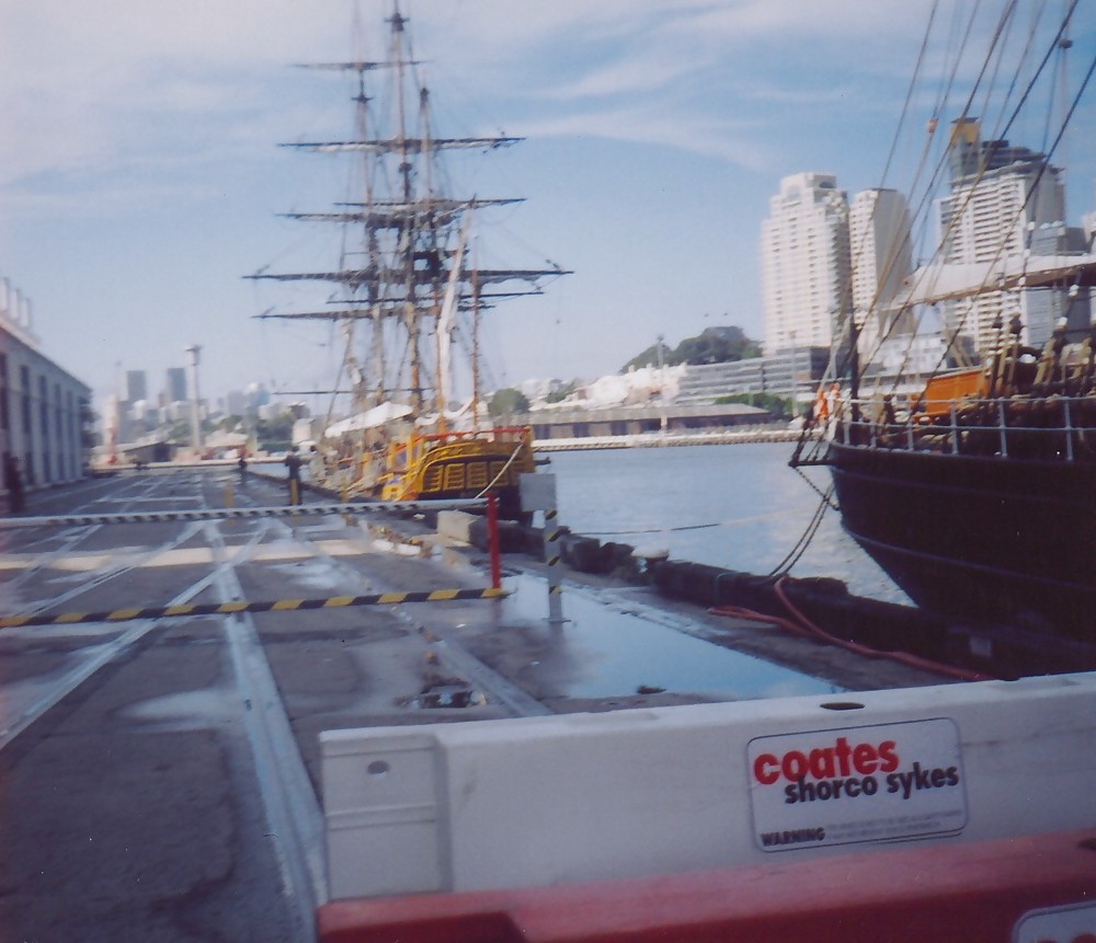 HMSボウンティー・レプリカ（ニュージーランド製）、シドニー港 2004
 #13869095