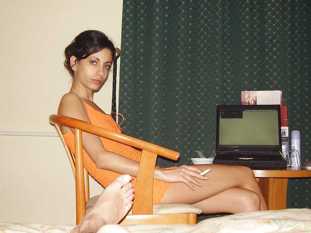 素人のイタリア人の元妻の足、足、尻を吸う（ホイールセックス
 #12559271