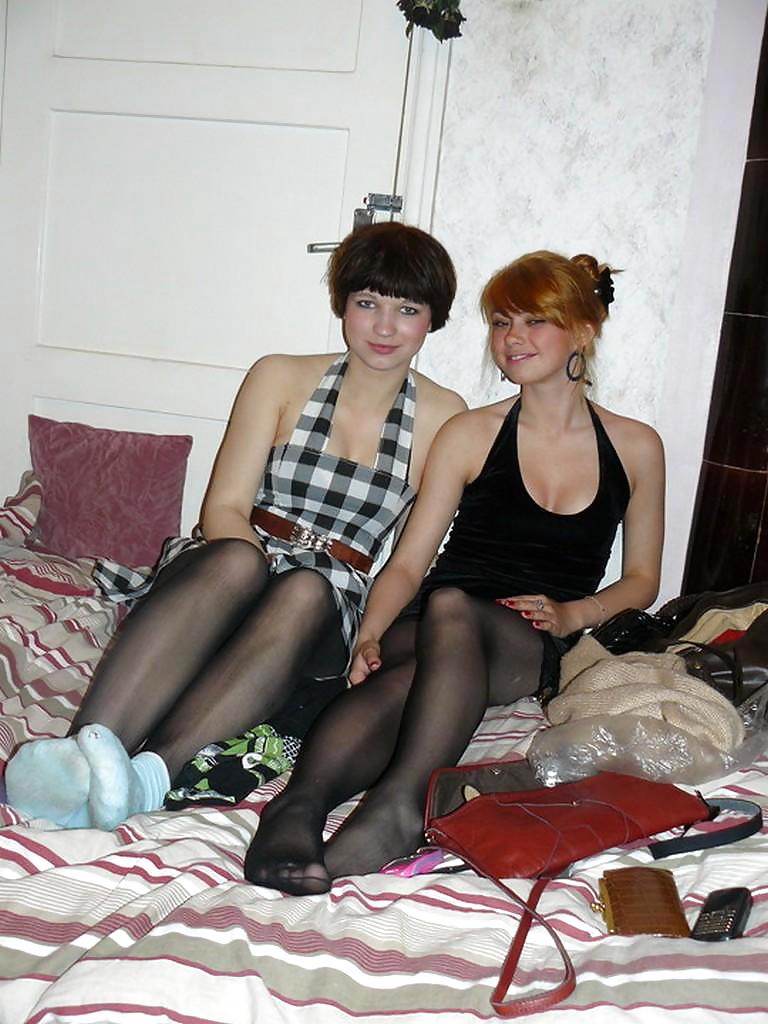 Chicas en una cama
 #20037281