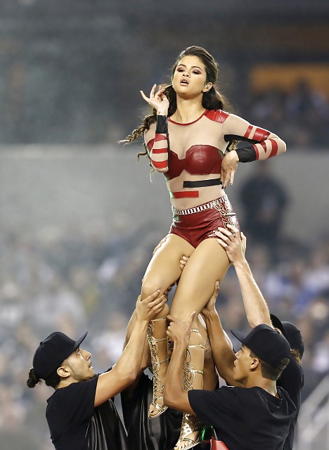 Selena Gomez Oops  #22794391