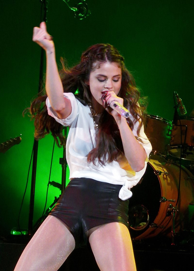 Selena Gomez Oops  #22794486