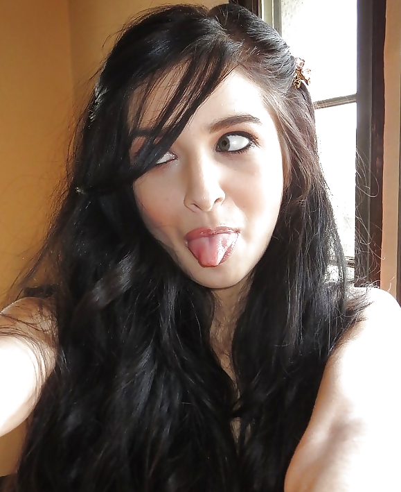 A la moshe: jovencitas que buscan ayuda para ser putas
 #19124765