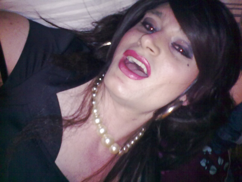 :) ¡! x yo x 
 #14668853