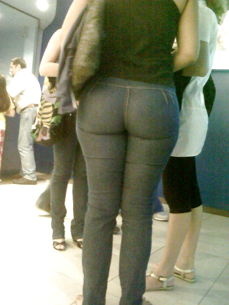 Esposa y su gran culo en jeans ajustados
 #20137618