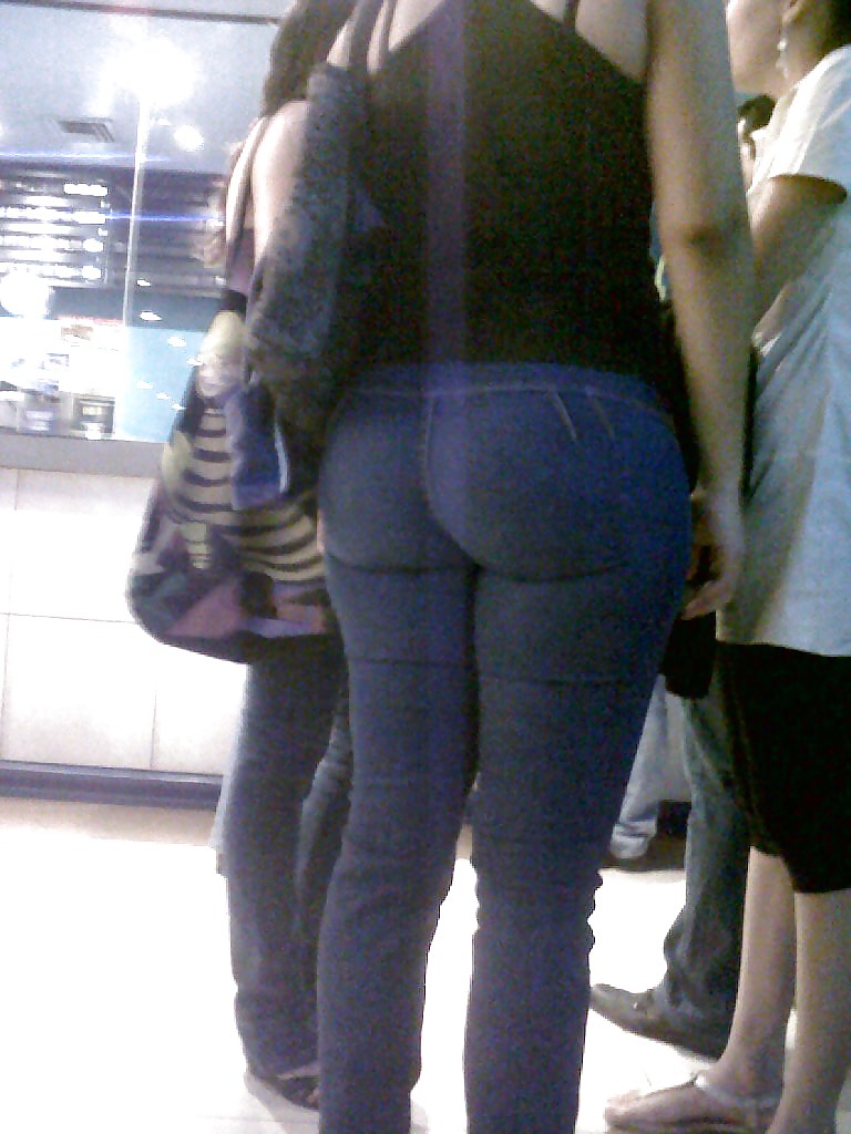 Esposa y su gran culo en jeans ajustados
 #20137631