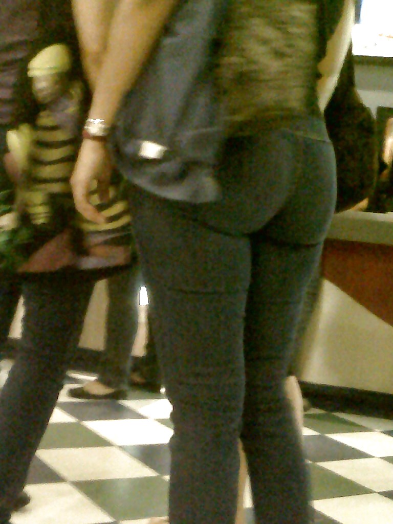 Esposa y su gran culo en jeans ajustados
 #20137636
