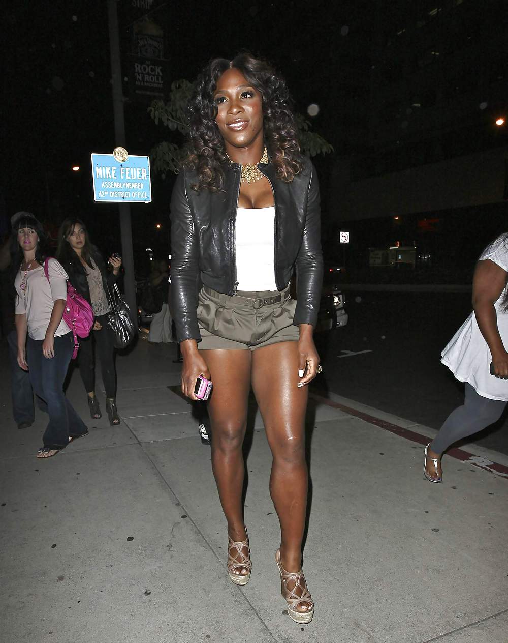 Serena Williams LEGGY, at BOA Restaurant in West Hollywood #5316573