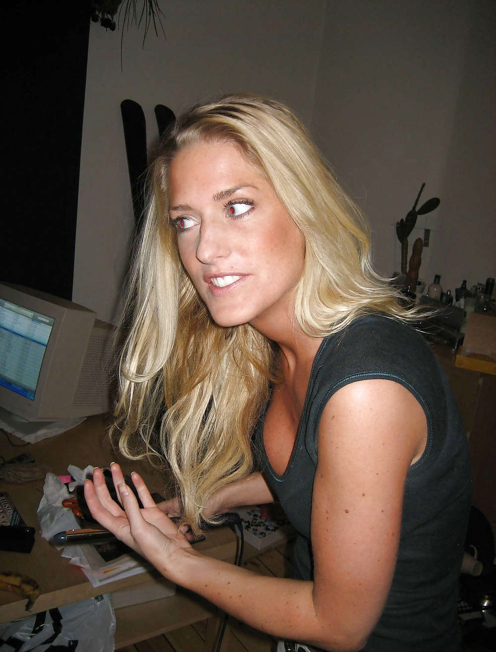 Schöne Blondine Liebt Sie Ihre Brüste Zu Zeigen - Nc #9084265