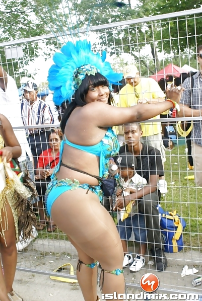 Culo negro de carnaval
 #13836851