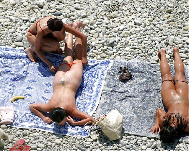 Jóvenes nudistas en la playa
 #1313755