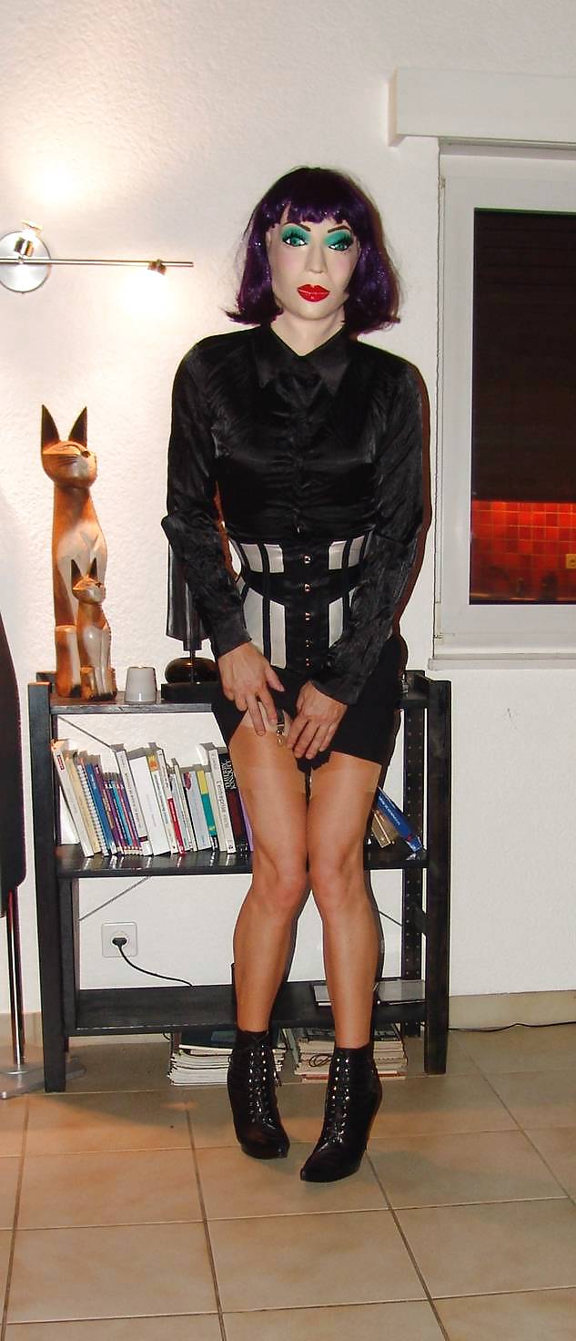 Slavinia In Puppe Pose #7504909