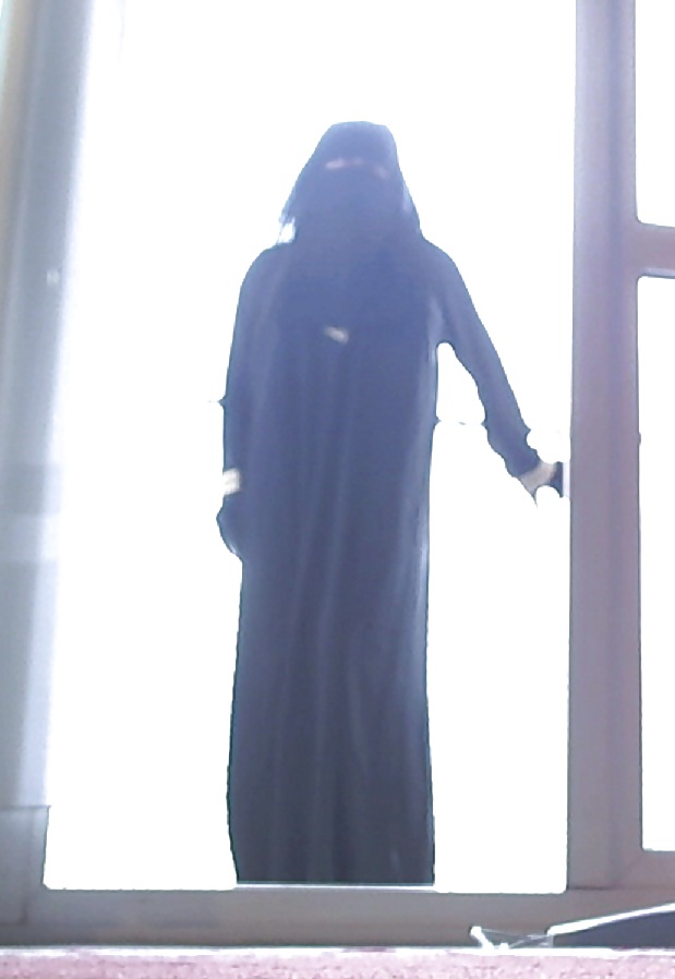Leila niqab 7
 #11673319