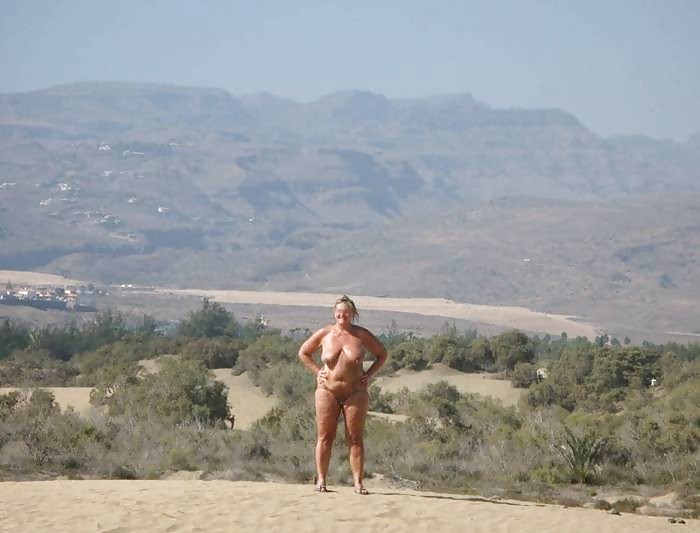 Plage De Nudistes En Espagne #22339692