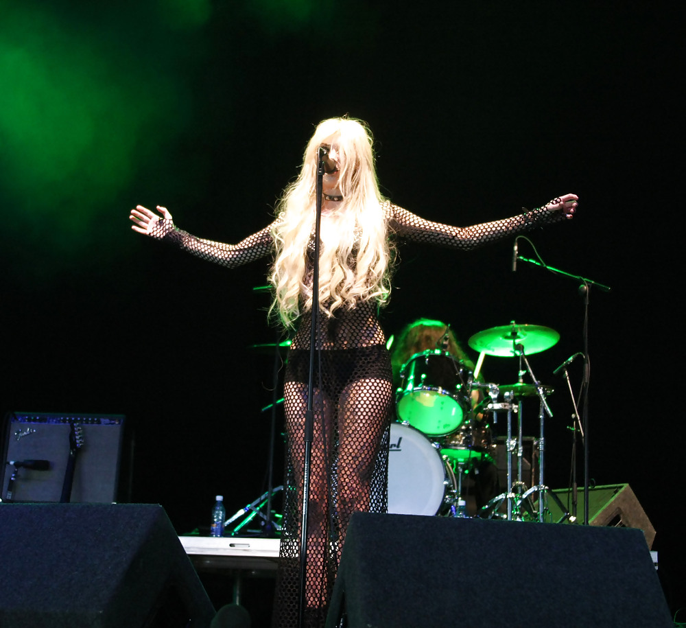 Taylor Momsen performing at Oxegen Festival in Ireland #4624615