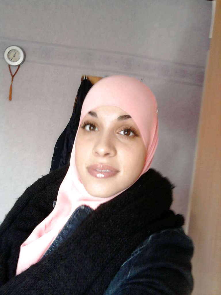 Chica holandesa con hijab
 #10070115