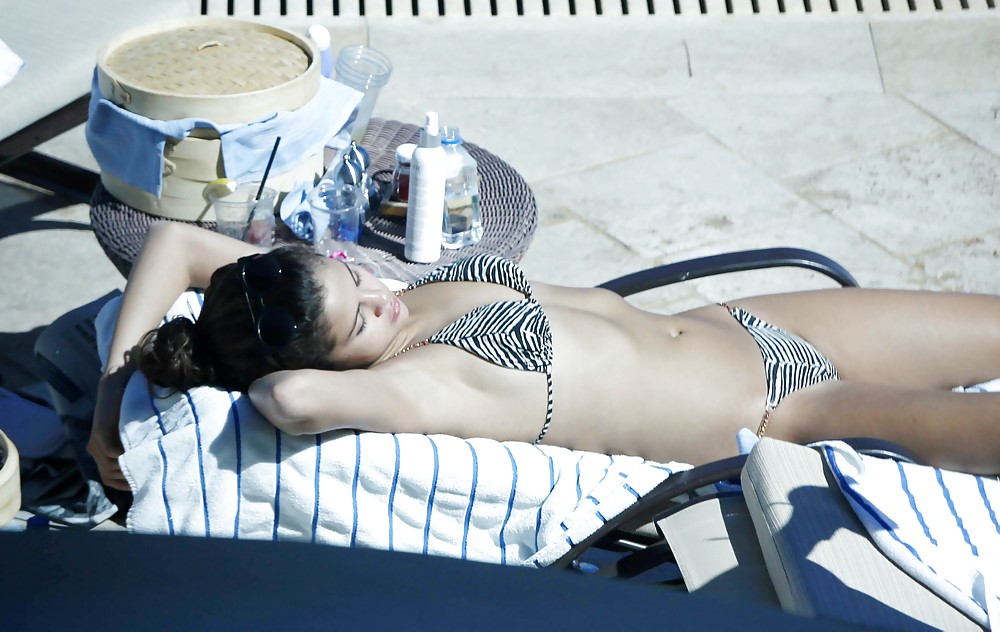 Selena gomez bikini
 #22174652