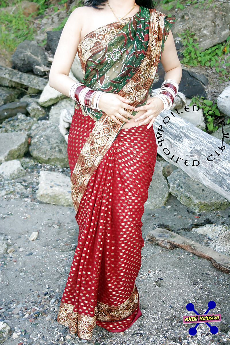Jeune Femme Indienne Tnishka #14172998