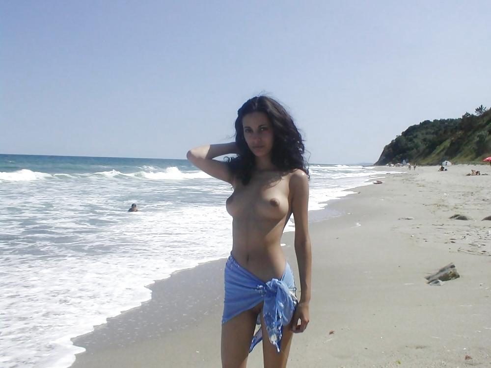 Divertimento sulla spiaggia nudista
 #815413
