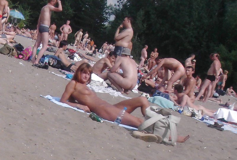 Pelirrojas desnudas en la playa
 #829317