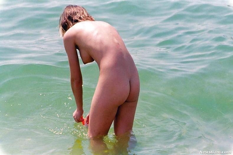 Pelirrojas desnudas en la playa
 #829523