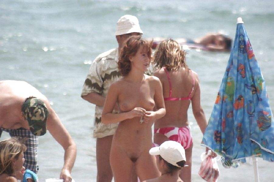 Pelirrojas desnudas en la playa
 #829547