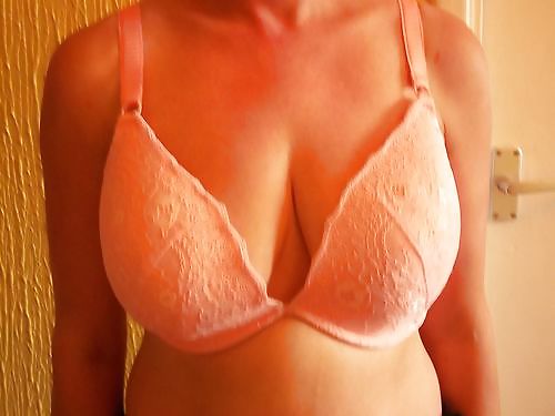 Frau Ihre Verkaufs-BH Auf Dem Netz #13474558