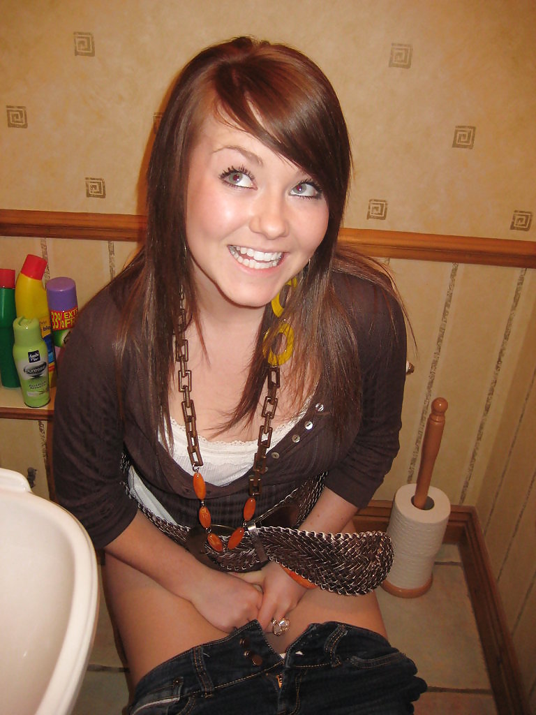 Teens In Toilet #2321922