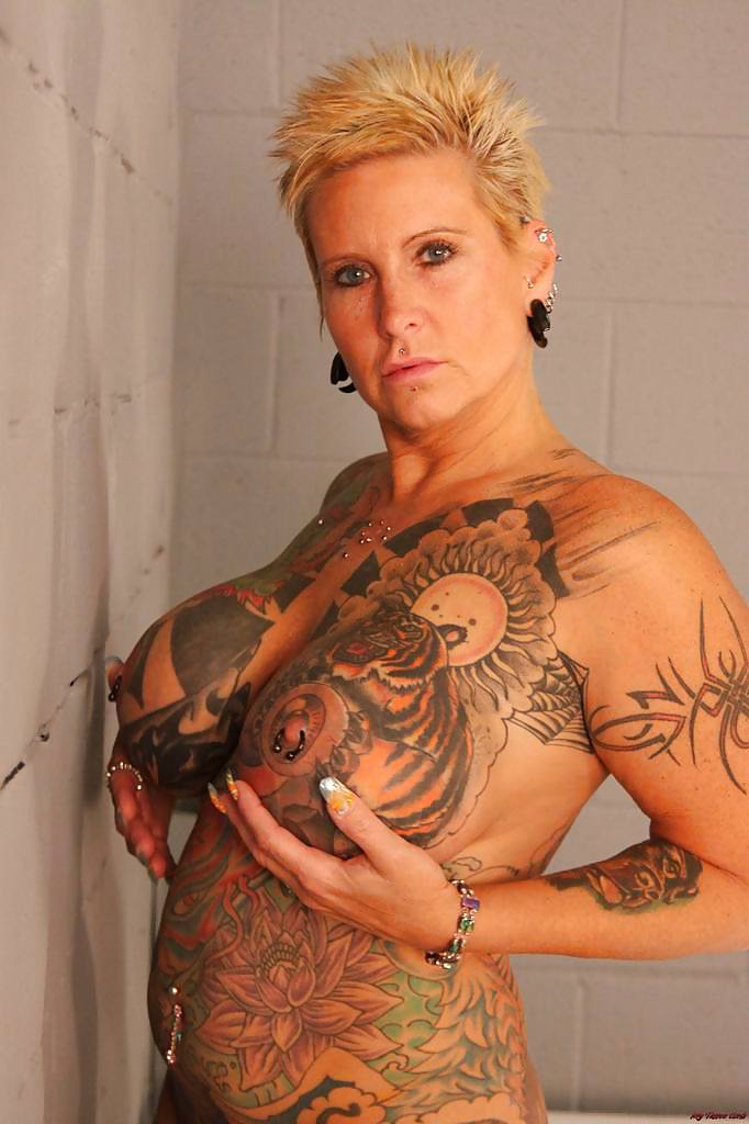 刺青をした女性と女性の写真
 #3461261