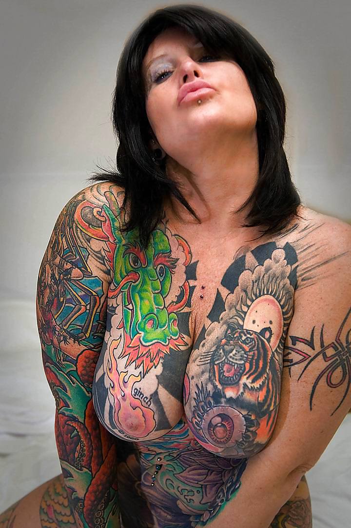 刺青をした女性と女性の写真
 #3461323