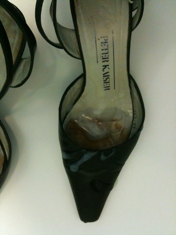 Schuhe der Kollegin besamt #16511074