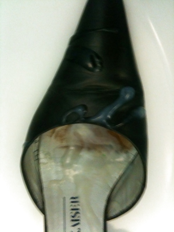 Schuhe der Kollegin besamt #16511088