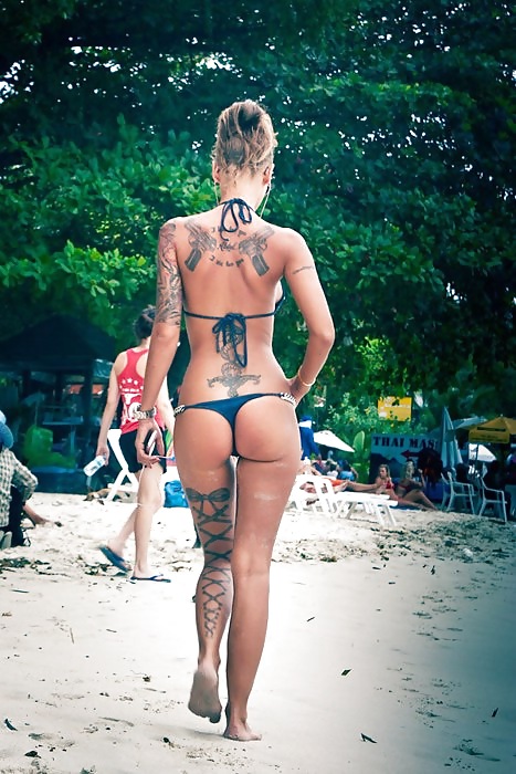 Chicas calientes con tatuajes, culo tatuado
 #15564464