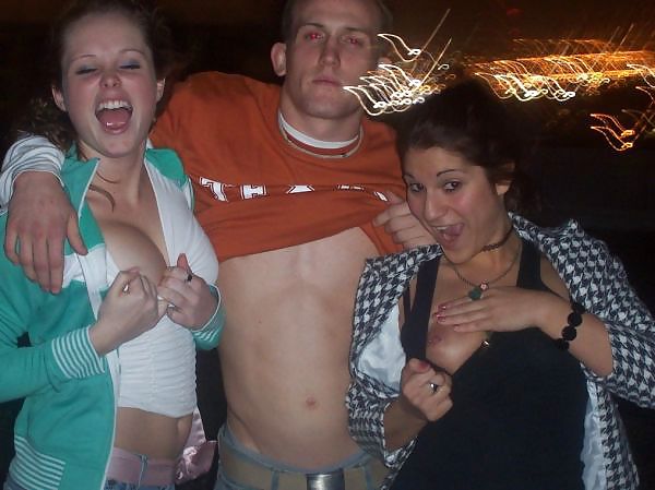 綺麗なおっぱい 3 (1 in bra 1 out) by troc
 #9163208