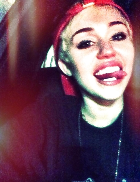 Miley Cyrus 19 #17003525