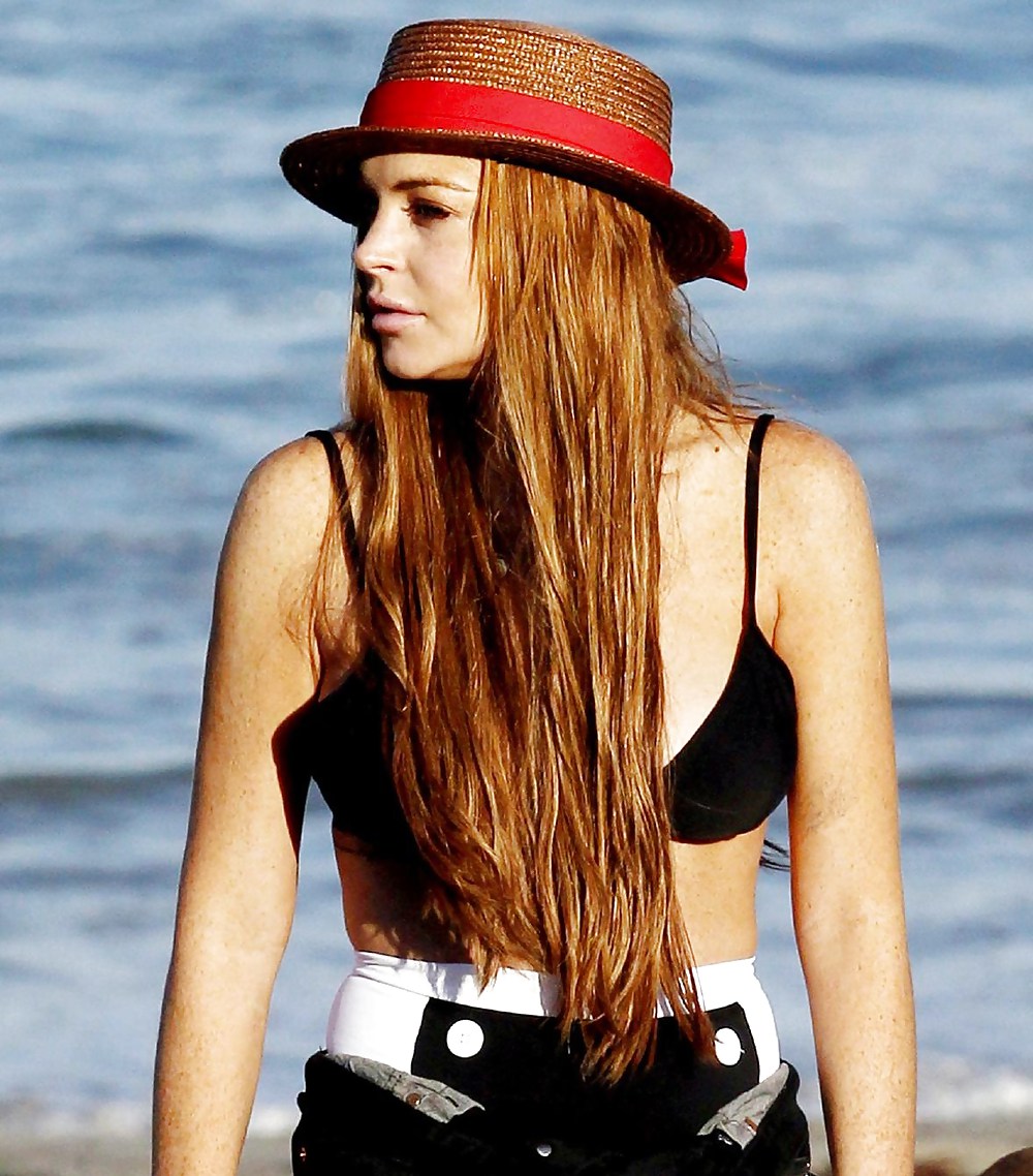 Lindsay Lohan ... Shaking Boobs In Bikini #11288690