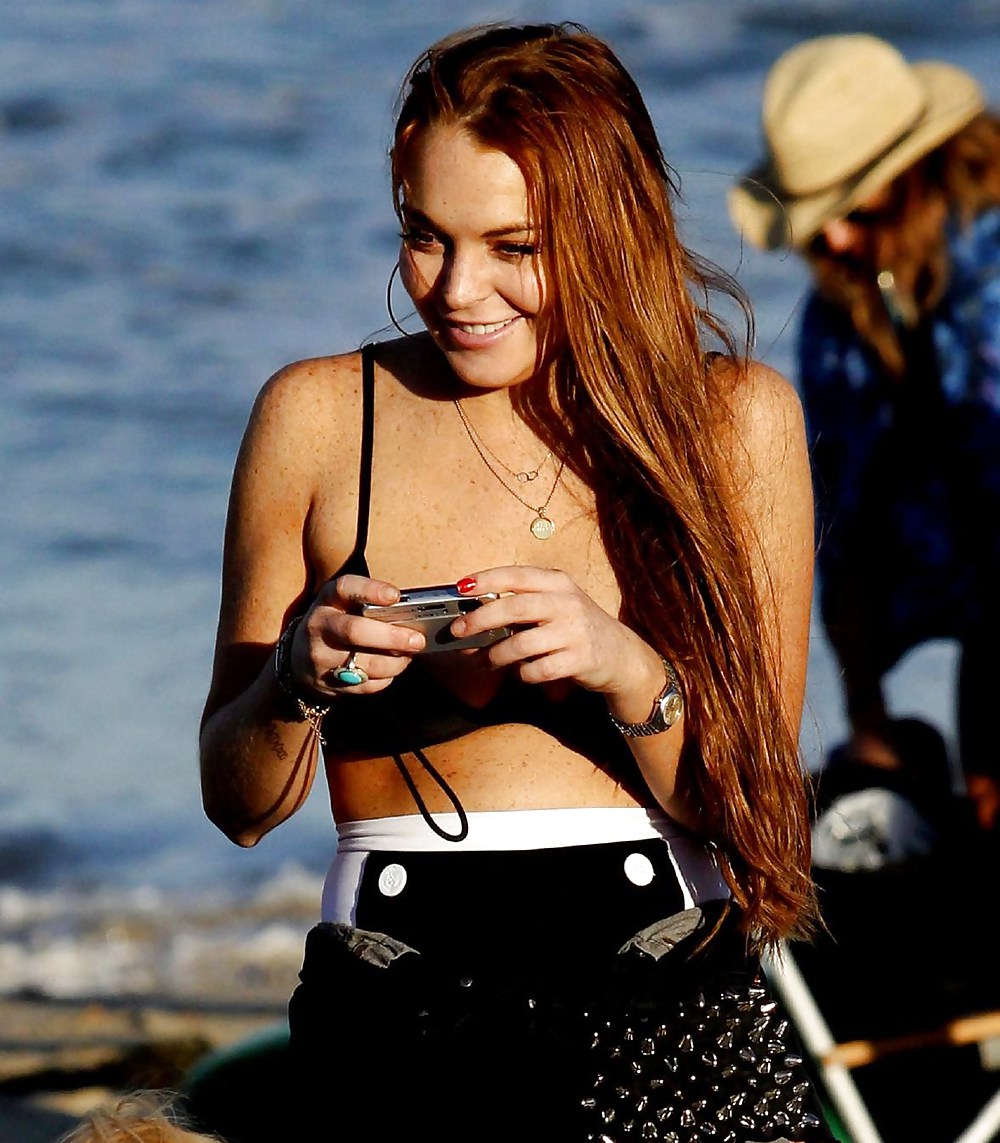 Lindsay Lohan ... Secouant Seins En Bikini #11288740